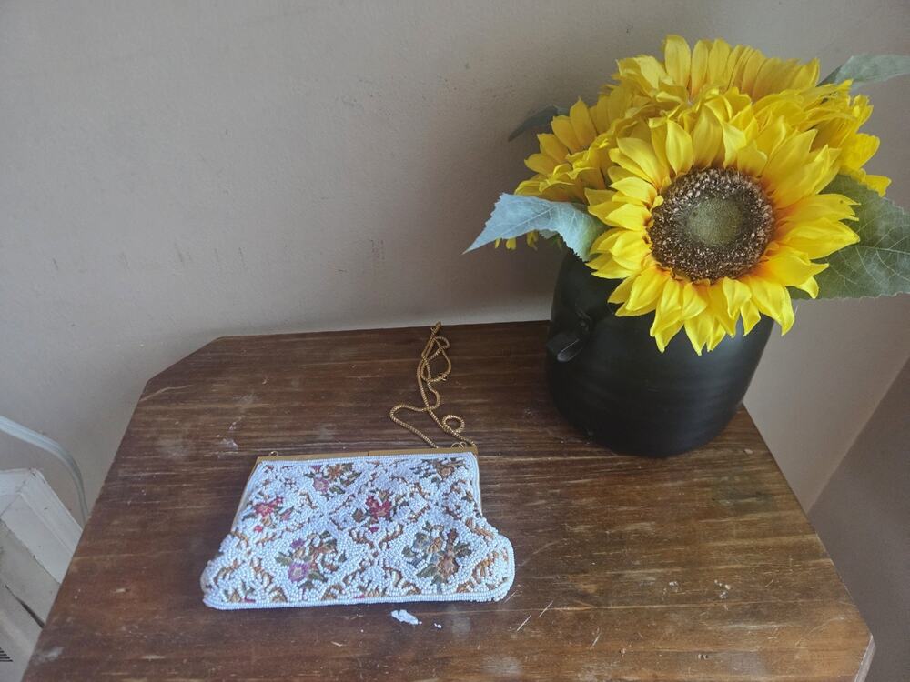 Vintage Mister Earnest Handbag Beaded Floral Pattern Hong Kong Clutch Purse